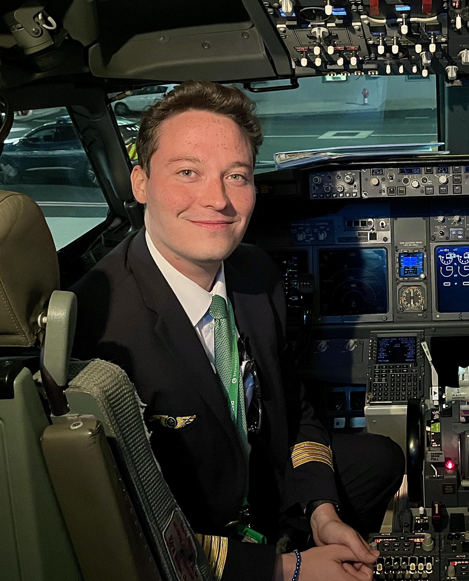 Pierre Launay, Commandant de Bord, dans un cockpit